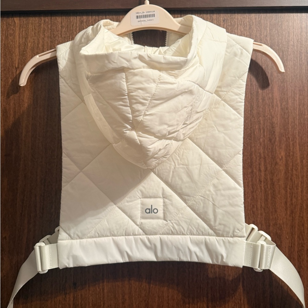 ALO Yoga Cropped Vest with Hood - Picture 6 of 6